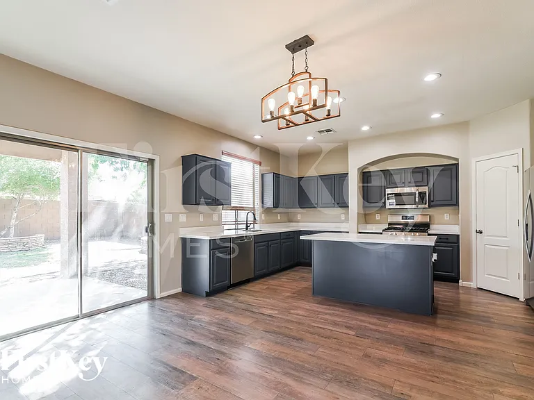 22427 N Vanderveen Way — Photo 5