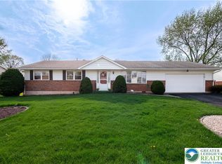 1424 Oak Dr, Macungie, PA 18062