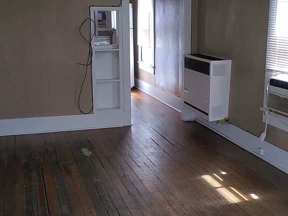 5th image of 121 N Willow St #3
