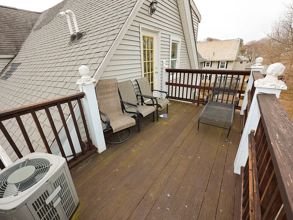 55 Hobart St #2