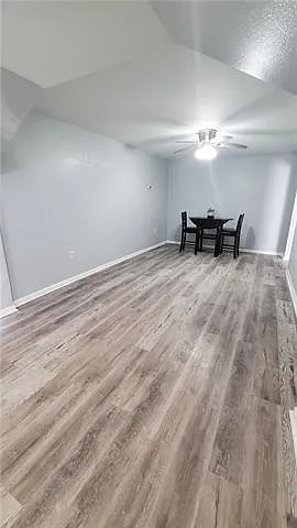 2 bed, 1.0 bath, 876 sqft, $1,400 — Photo 2