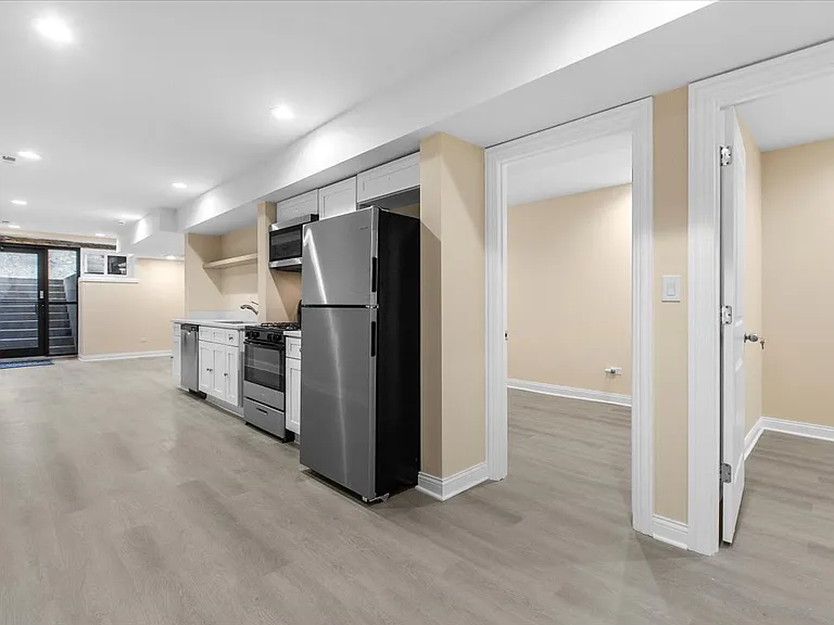 1635 N Ashland Ave #G — Photo 9