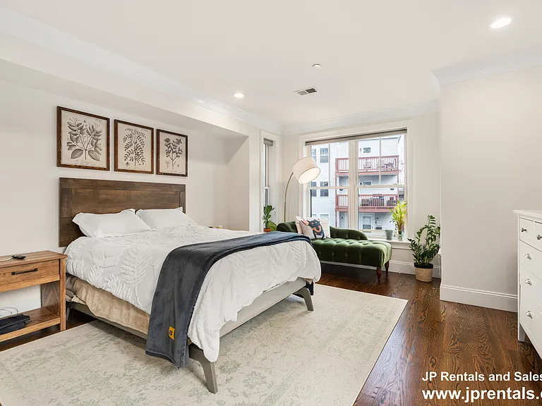 136 Sydney St #5 — Photo 11