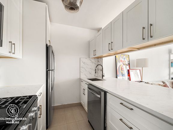 4th image of 500 W 43rd St APT 17J