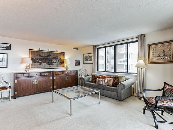 5th image of 100 S Berkley Sq #10