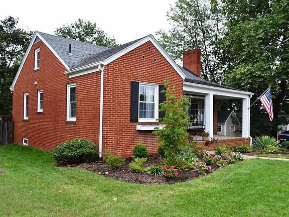 3rd image of 410 Neyland Dr