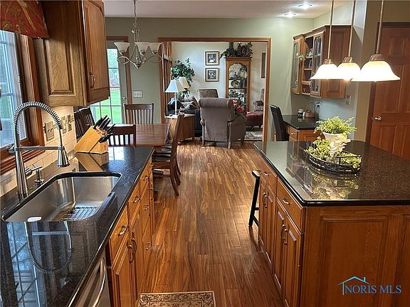 5th image of 3129 Saddlebrook Dr