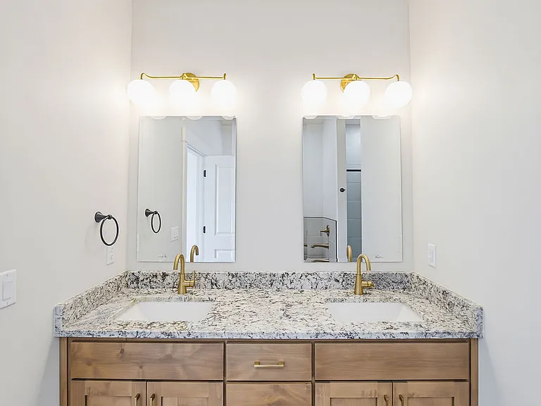 445 E River Ln — Photo 29