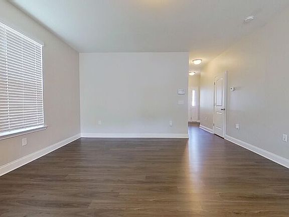 4th image of 121 Polaris Ave