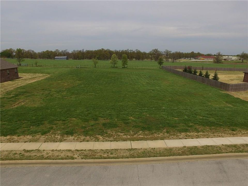 2nd image of 390 W Eagle Ridge Dr