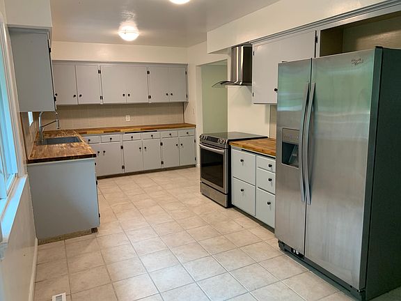 4th image of 12302 A St S