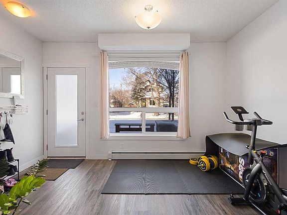 4th image of 1740 9th St NW #106