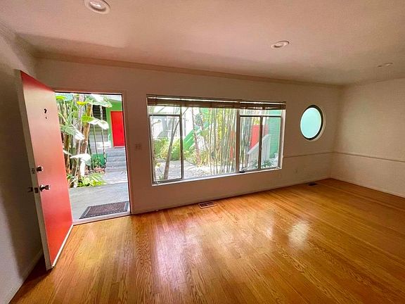 4th image of 2429 N Beachwood Dr APT 2