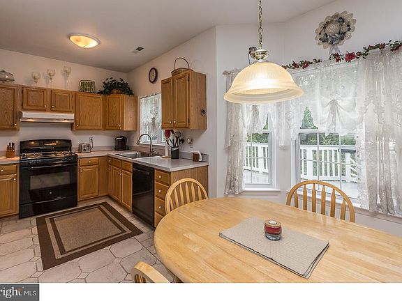 4th image of 605 Foxglove Dr