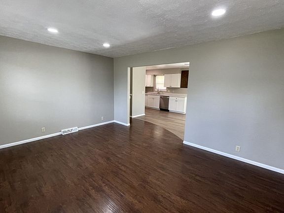 2nd image of 604 S Barwick Pl