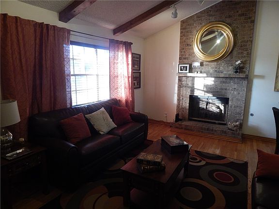 4th image of 736 Martha Gale Dr