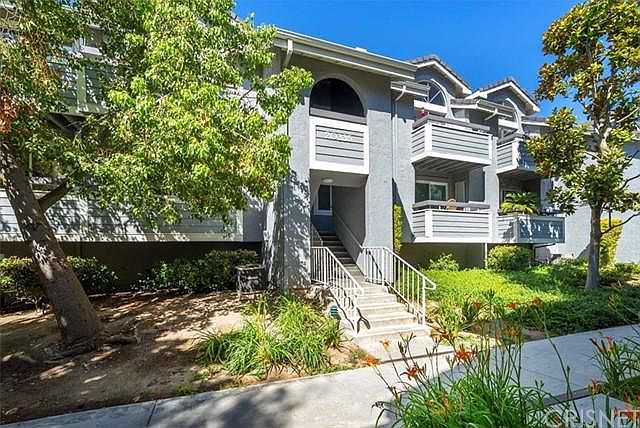 1st image of 20335 Rue Crevier Unit 527