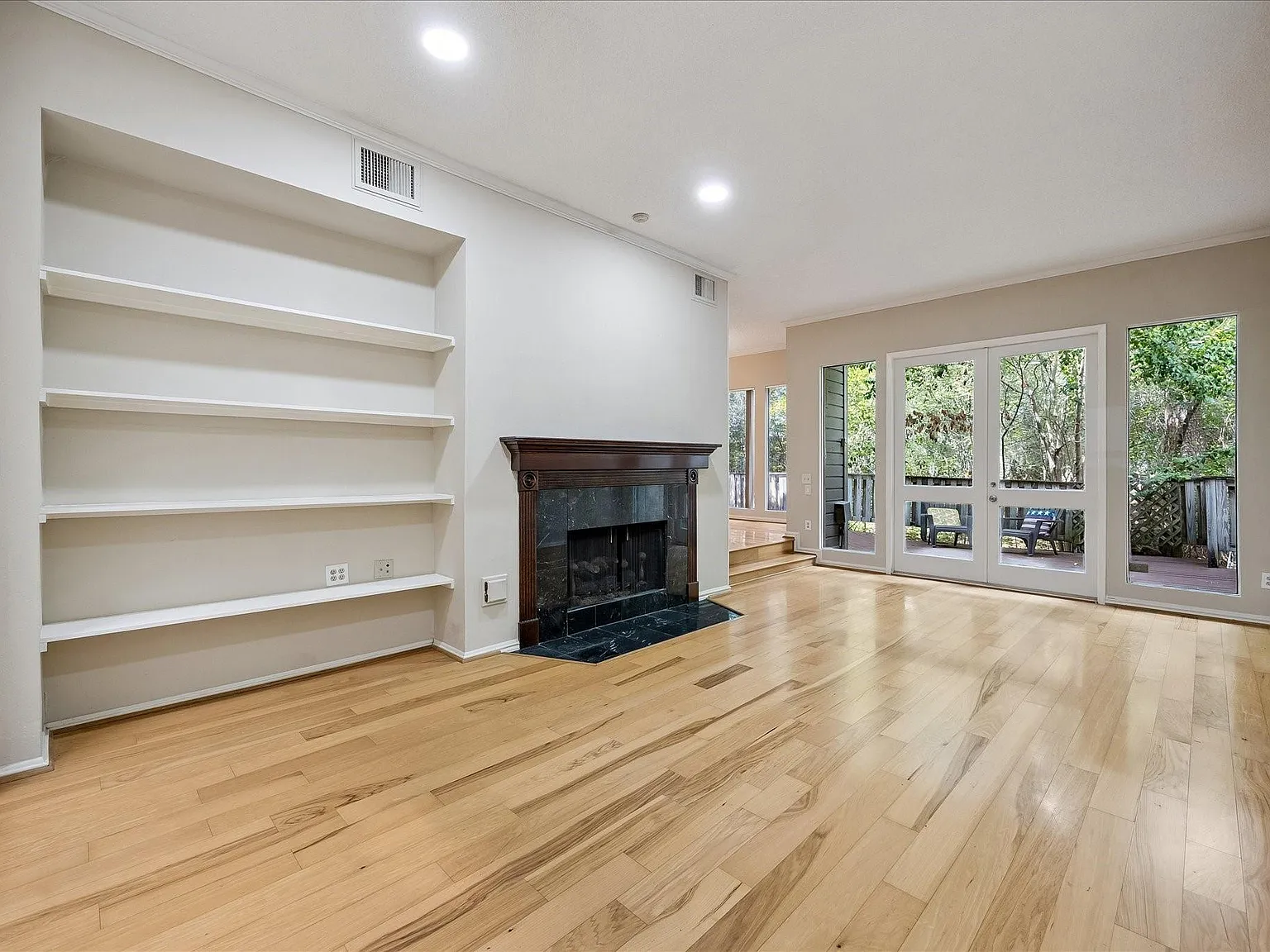 3 bed, 3.5 bath, 3015 sqft, $3,500 — Photo 4