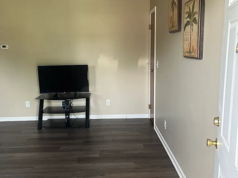 304 N Maple St #2 — Photo 3