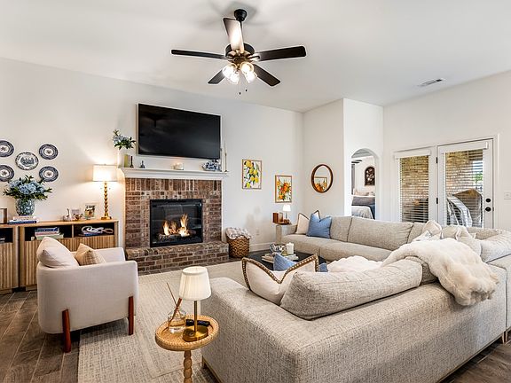 2nd image of 2402 Armstrong Ln