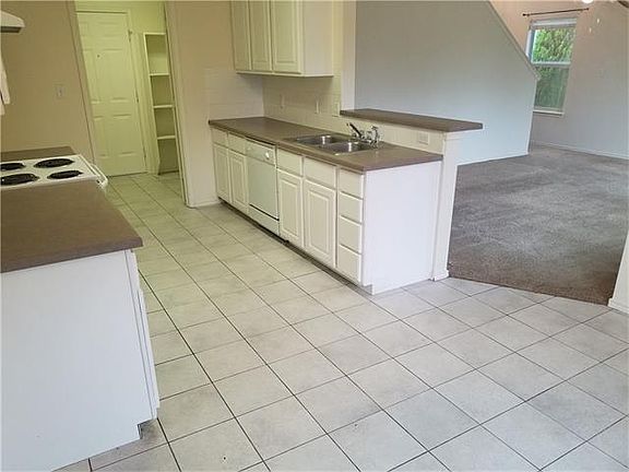 5th image of 13609 Letti Ln