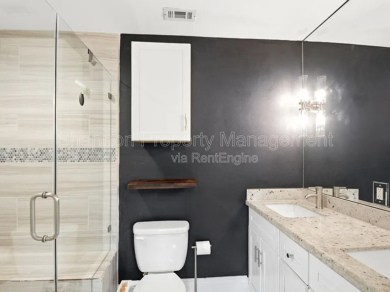 2207 Saxon Dr — Photo 21