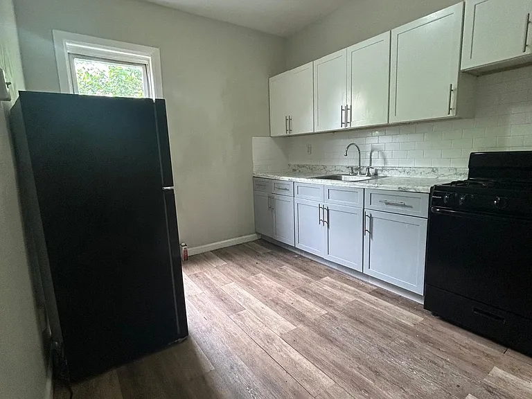 76 Eaton Pl #2B — Photo 10