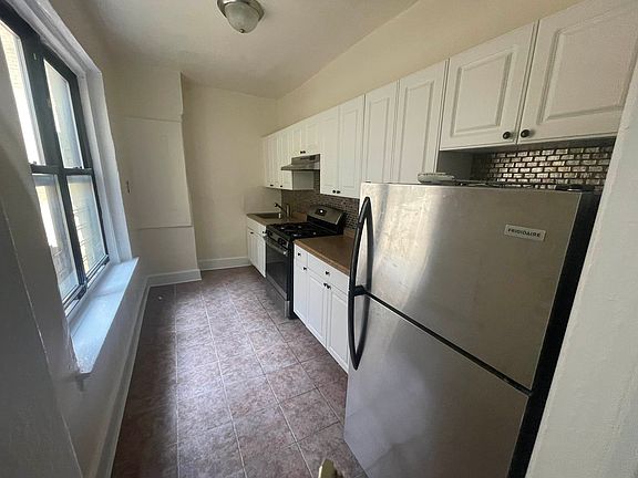 3rd image of 35-37 34th St #2A