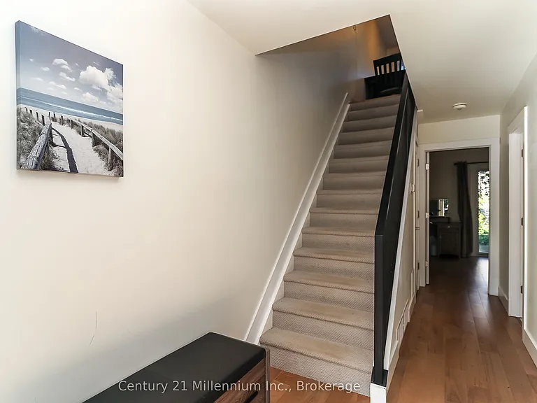 194 Escarpment Cres — Photo 30