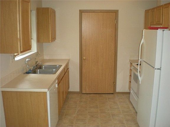 3rd image of 8403 Locust Ave E APT E3