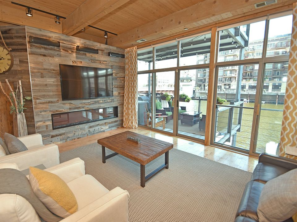 Great Room with Fireplace