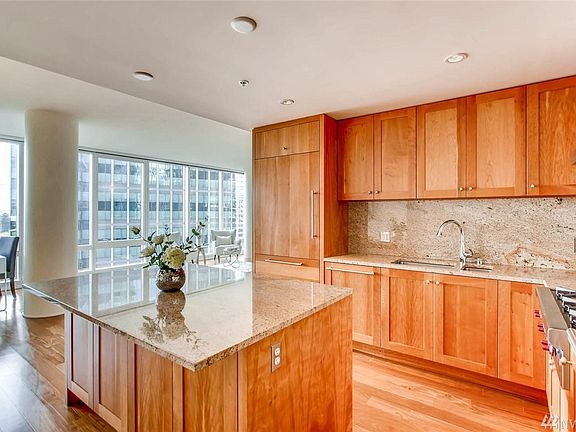 4th image of 10700 NE 4th St Unit 1302