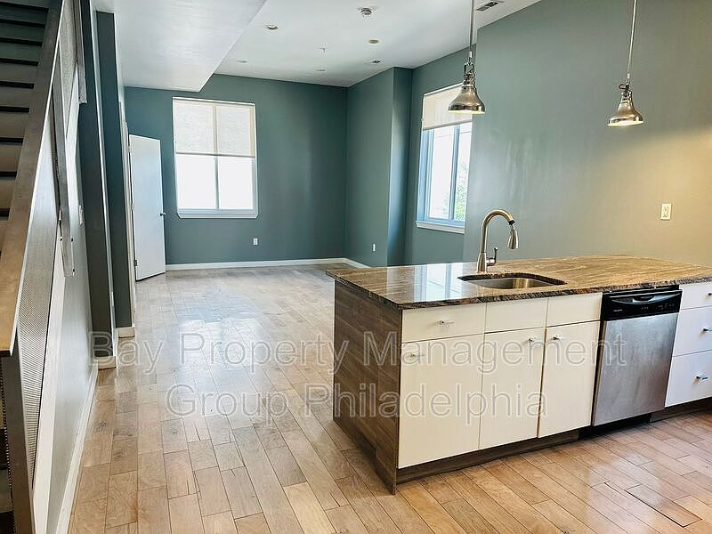 1st image of 1324 N 15th St Unit 2R