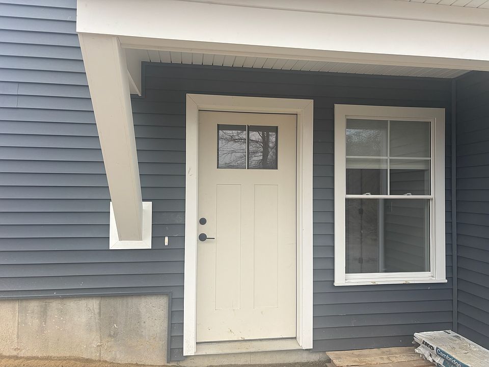 1st image of 39 Wood Rd #39B