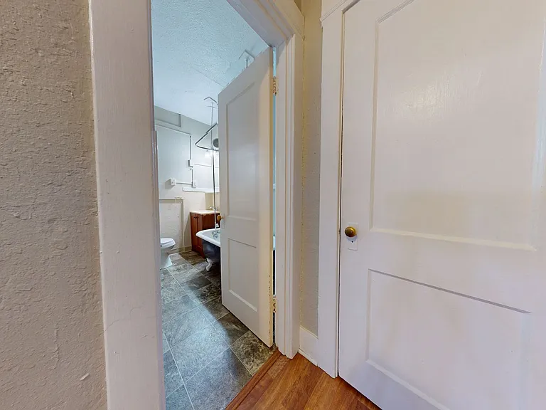 Roycroft Apartments — Photo 32