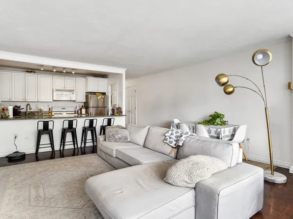 6 Whittier Pl APT 7F, Boston, MA 02114