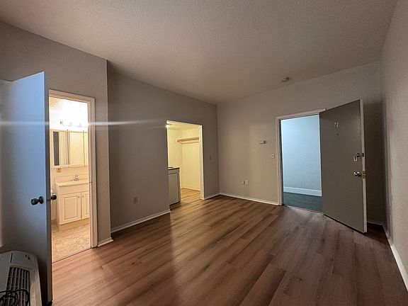 3rd image of 1415 G St APT 18