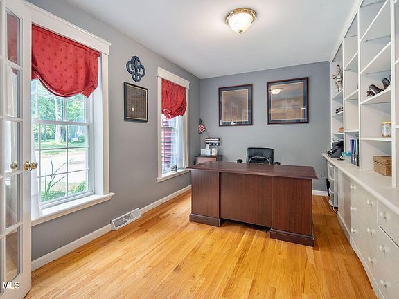 4th image of 106 Berwick Road