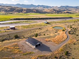 218 & 220 E River Rd, Emigrant, MT 59027