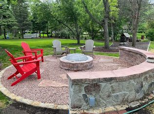 995 Larkspur Dr, Brookfield, WI 53045