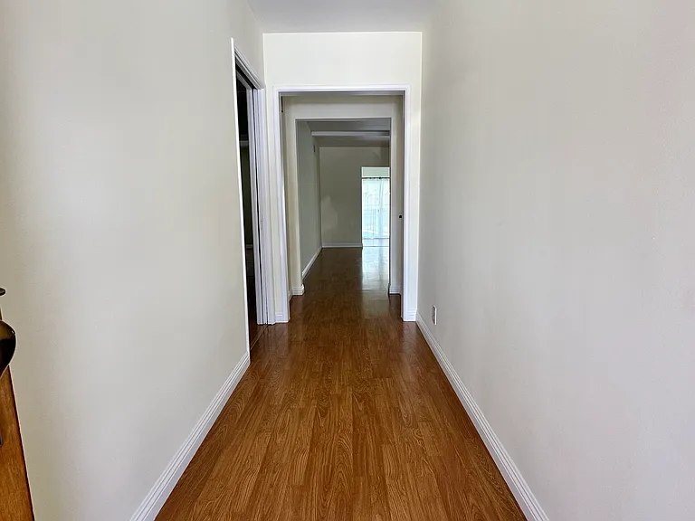 14552 Runnymede St — Photo 11