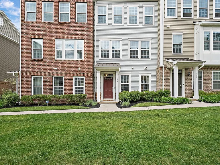 106 Truman Dr — Photo 2