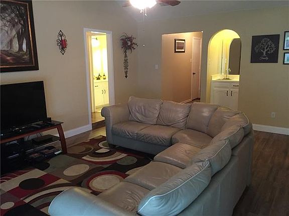 5th image of 4219 Green Acres Cir