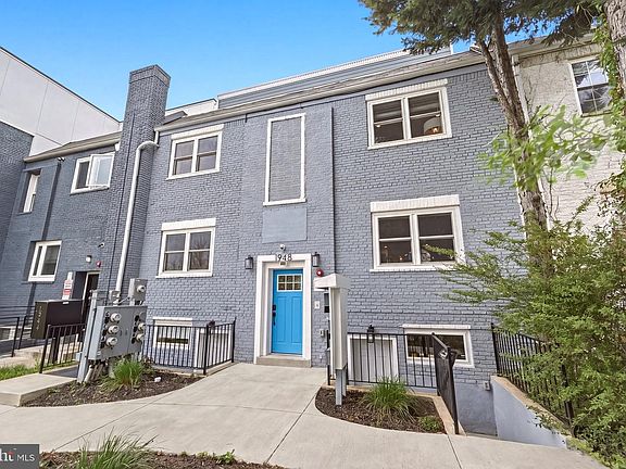 3rd image of 1948 3rd St NE #D