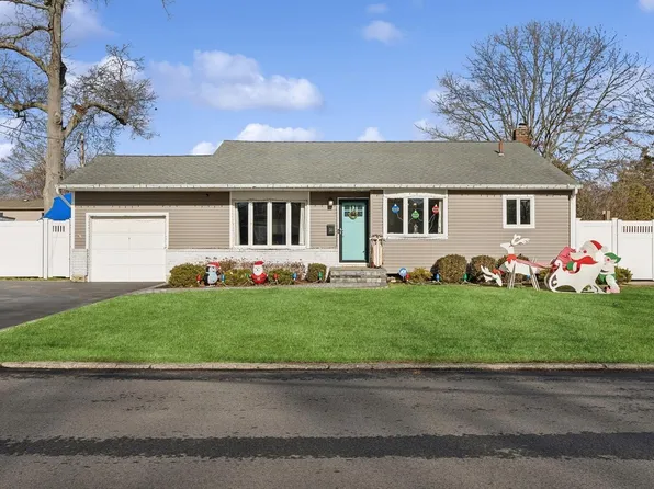 31 Holly Drive, Sayville, NY 11782