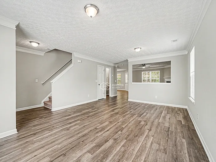 200 Picadilly Pl — Photo 4