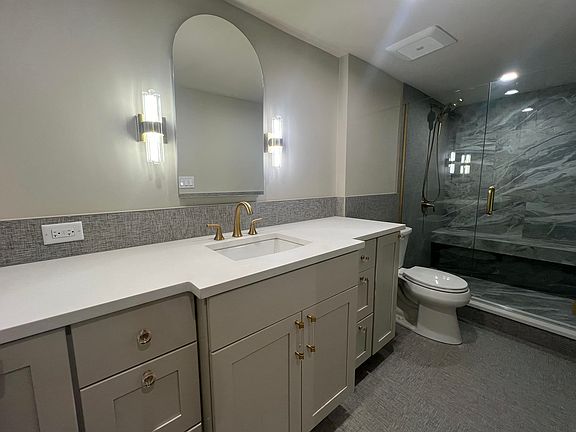 4th image of 1638 W Summerdale Ave #G