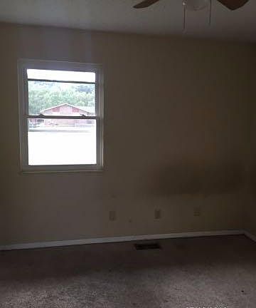 4th image of 1701 SE Hazen St