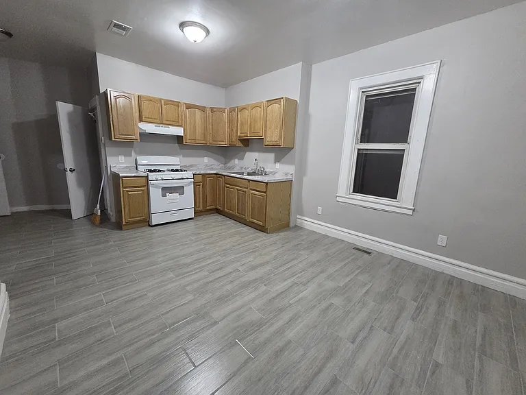 1314 Liberty Ave #5 — Photo 4