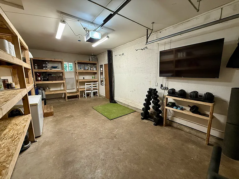 2185 Robyn Dr — Photo 16